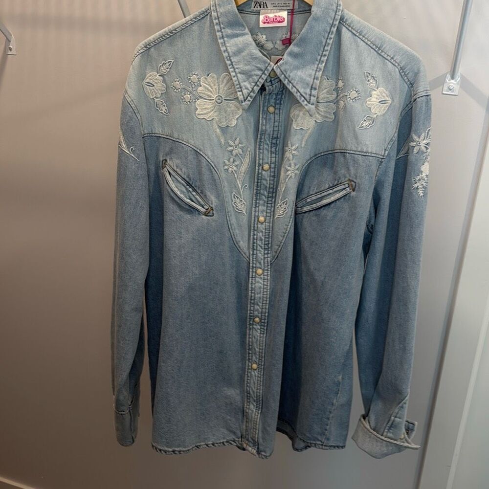 Zara x Barbie Men’s Light Denim Embroidered Western Snap Button Shirt Large NWT - Picture 3 of 15